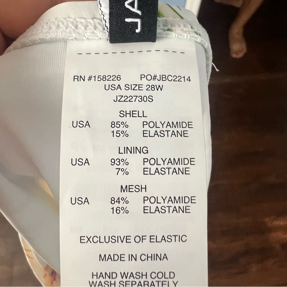 Jantzen Adjustable Strap V-Neck Tankini with Comfort Brief - Picture 8 of 10